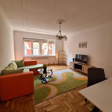 Central Apartment *