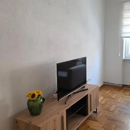 Central Apartment *